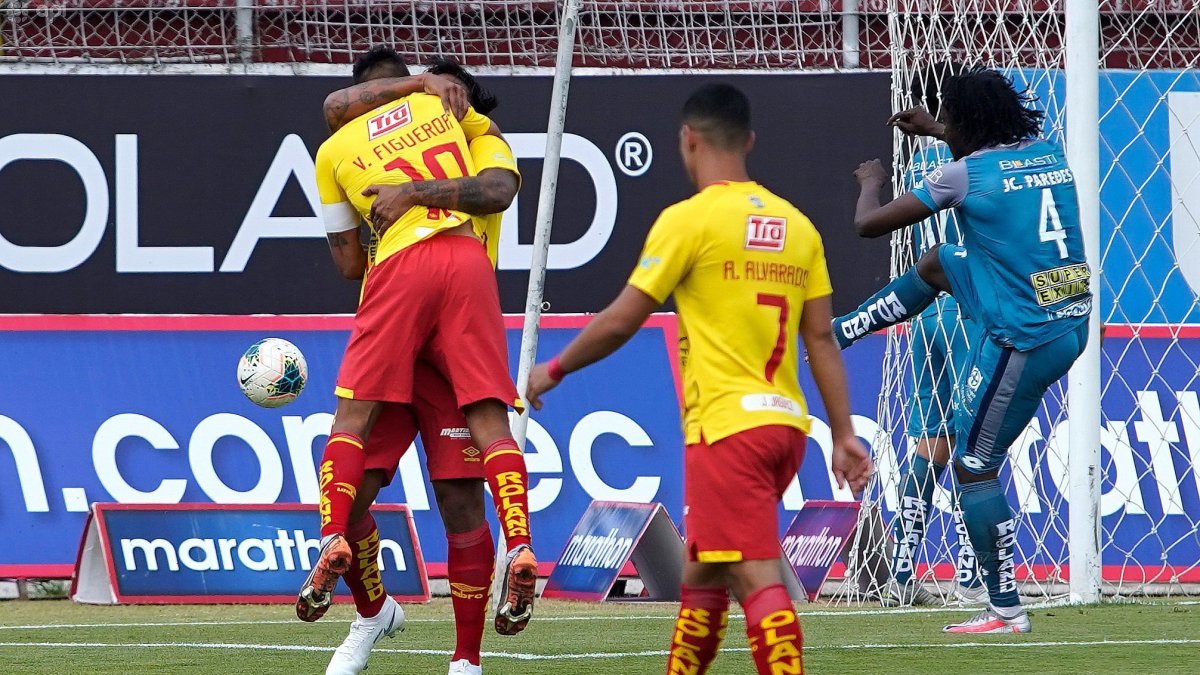 Los jugadores de Aucas celebran el primero gol del ecuentro ante El Nacional