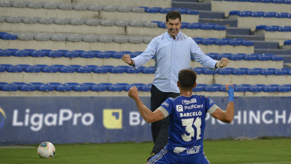 Facundo Barceló aseguró que nadie en el grupo busca sacar a Ismael Rescalvo del cargo como DT.