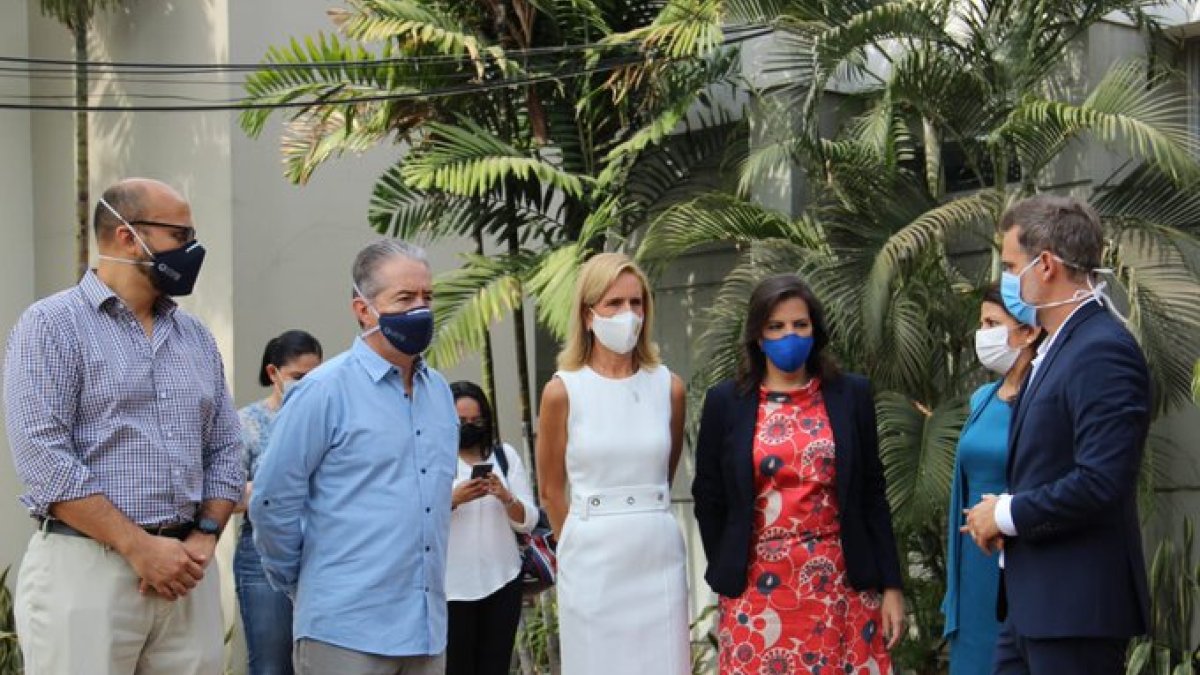 Reunión de los ministros con autoridades del colegio Alemán Humboldt de Guayaquil.