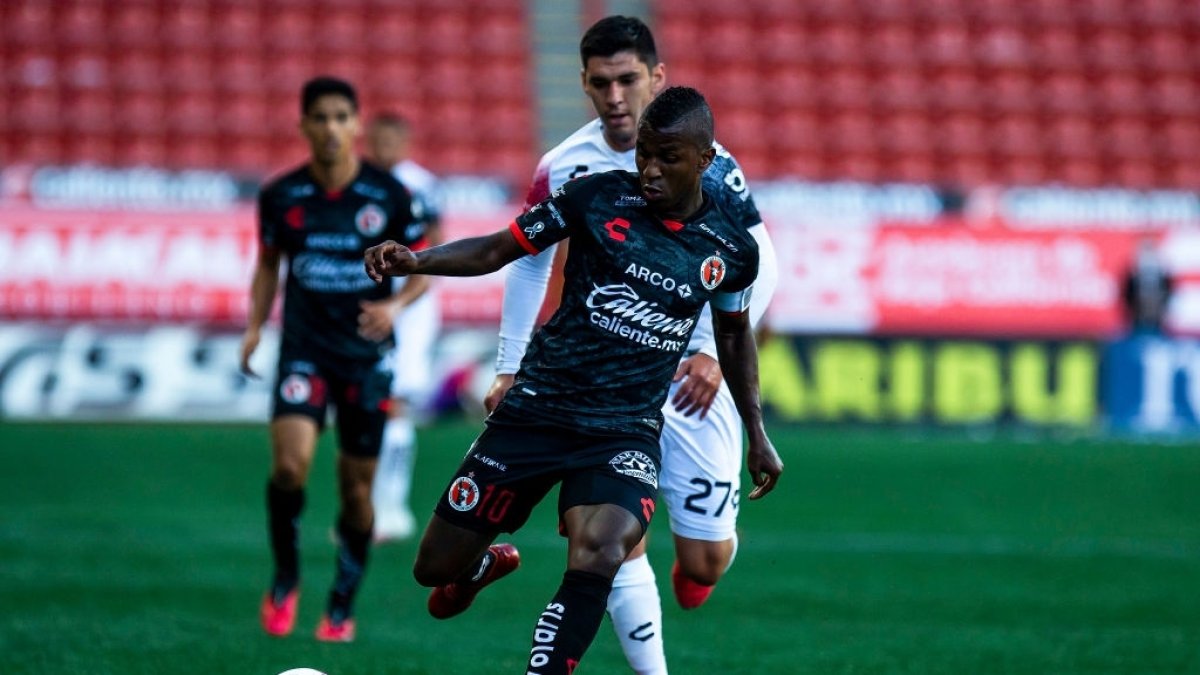 Miler Bolaños llegó a lucir la banda de capitán del Xolos, pero volvió a meterse en problemas