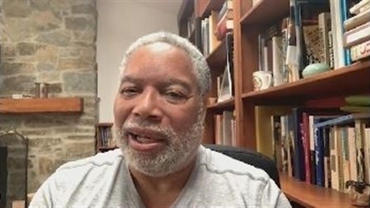 Lonnie Bunch III, asecretario de la prestigiosa institución Smithsonian comenta que la reciente ola de protestas por la violencia racial es uno de los momentos más convulsos del siglo XXI en el país.