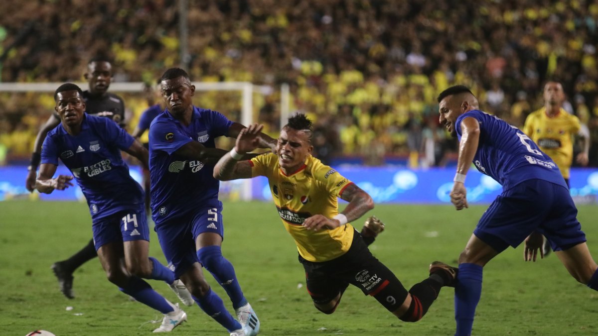 Varios jugadores de Barcelona y Emelec debutarán en este tradicional cotejo.