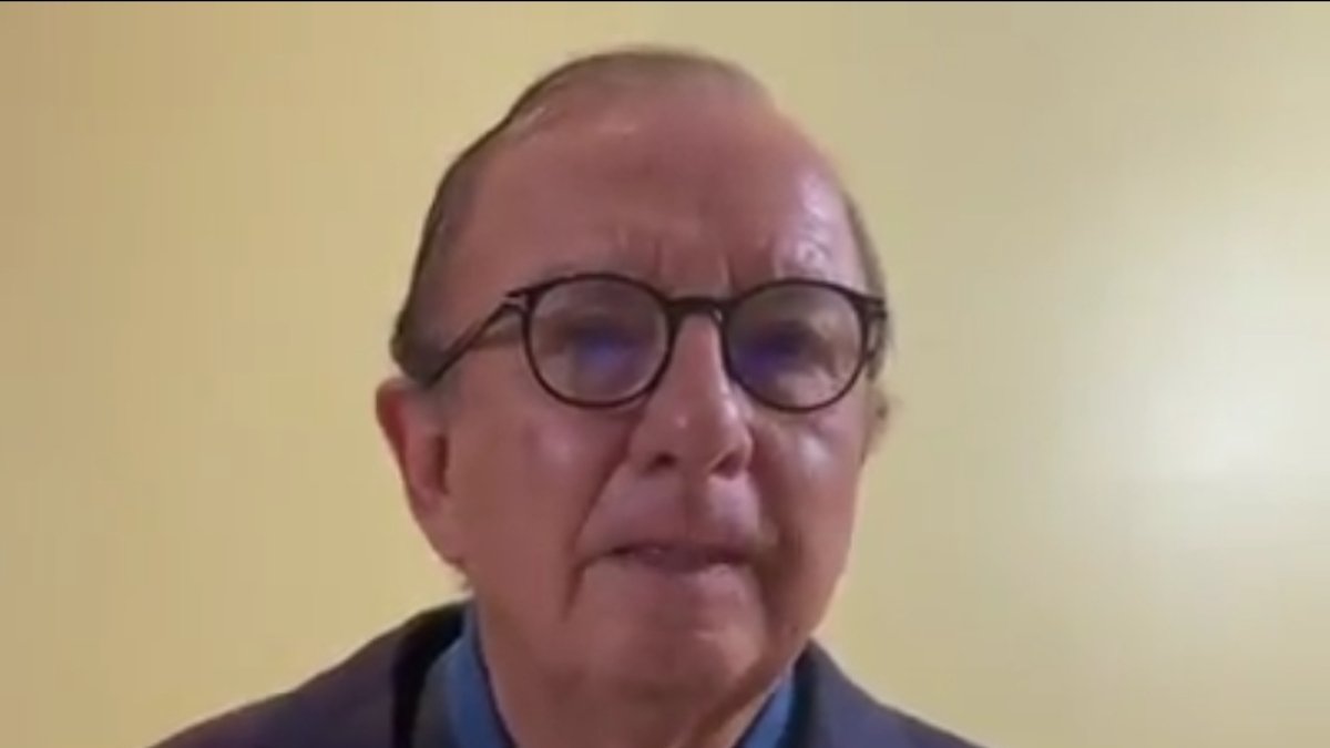 El empresario anunció su decisión en un video publicado en su cuenta oficial de Facebook.