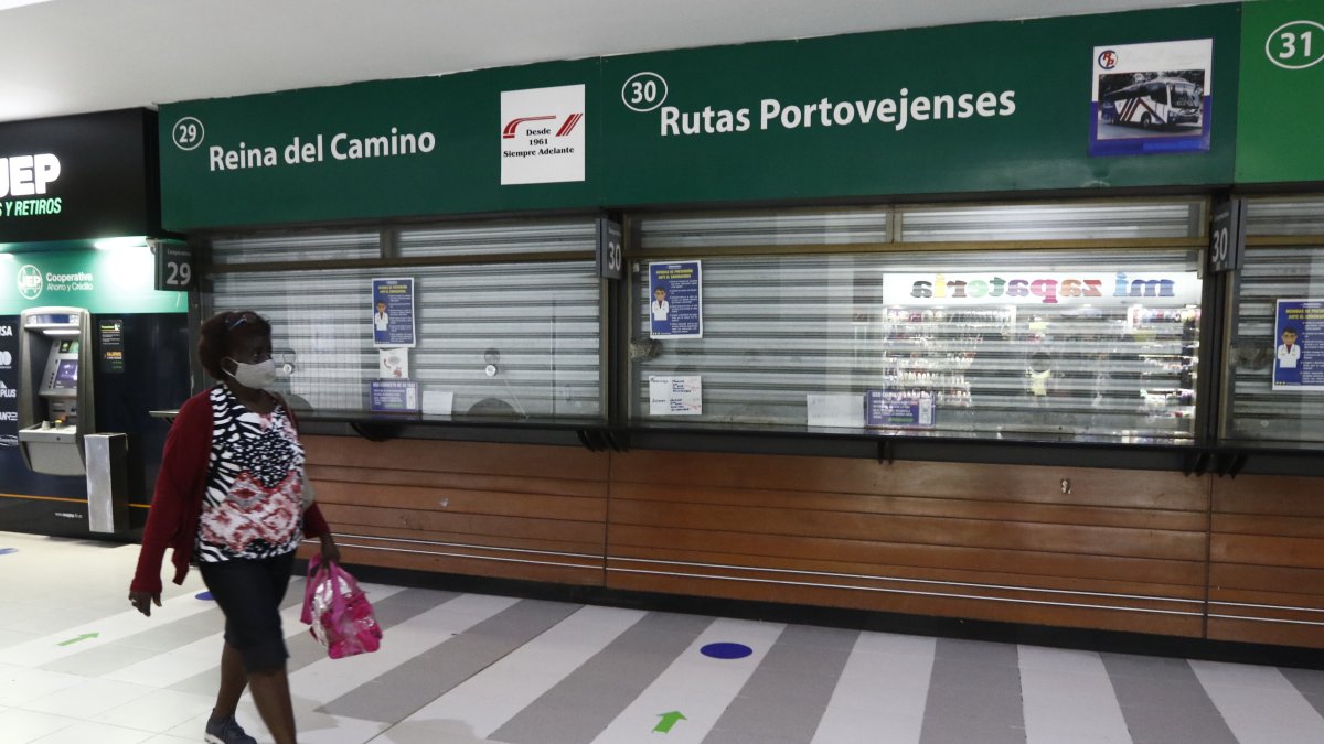 En la terminal terrestre aún no se reactivan las rutas que van a Manabí.