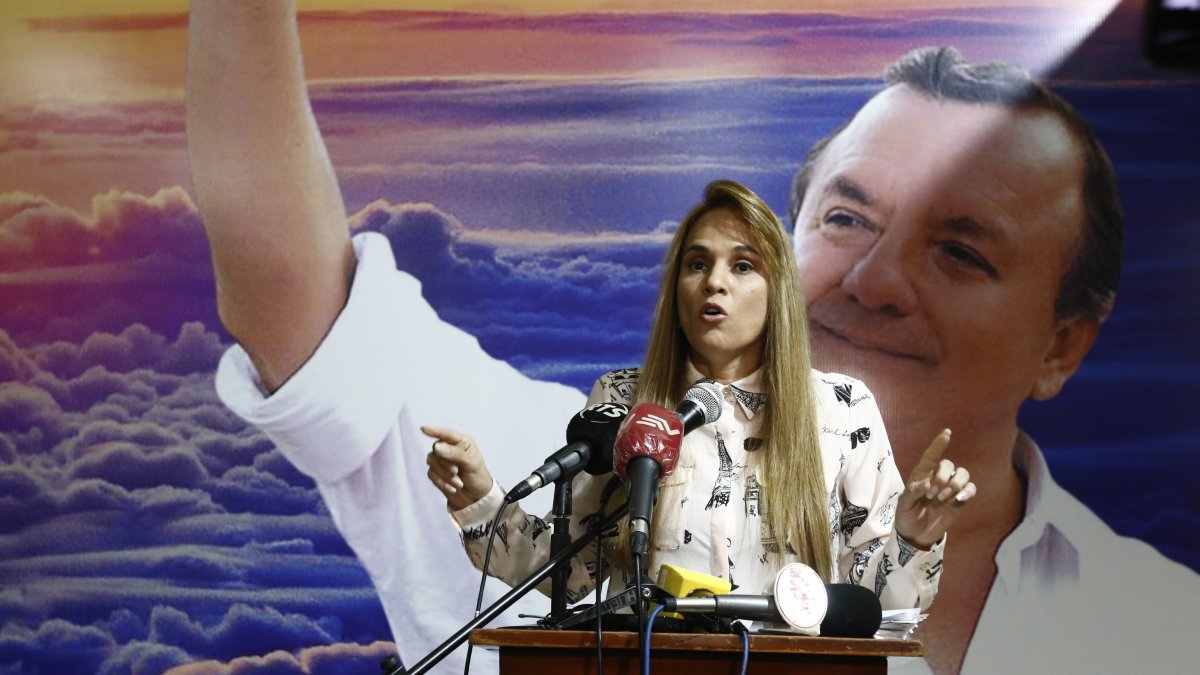 La vocera del equipo de Álvaro Noboa compareció ante los medios de comunicación en la central política del partido del empresario en el centro norte de Guayaquil.