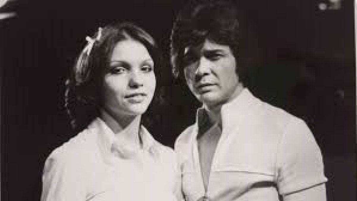 Elluz Peraza y Eduardo Serrano en una foto promocional de la telenovela.