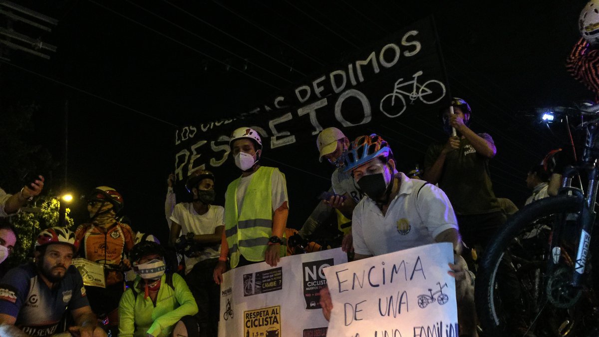 Ciclistas organizaron un plantón para pedir justicia por la muerte de Santiago Jaramillo.