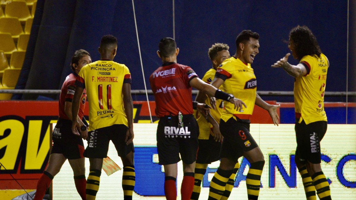 Cristian Colmán (9) festeja el gol que le dio la victoria a Barcelona en el primer Clásico del Astillero del 2020.