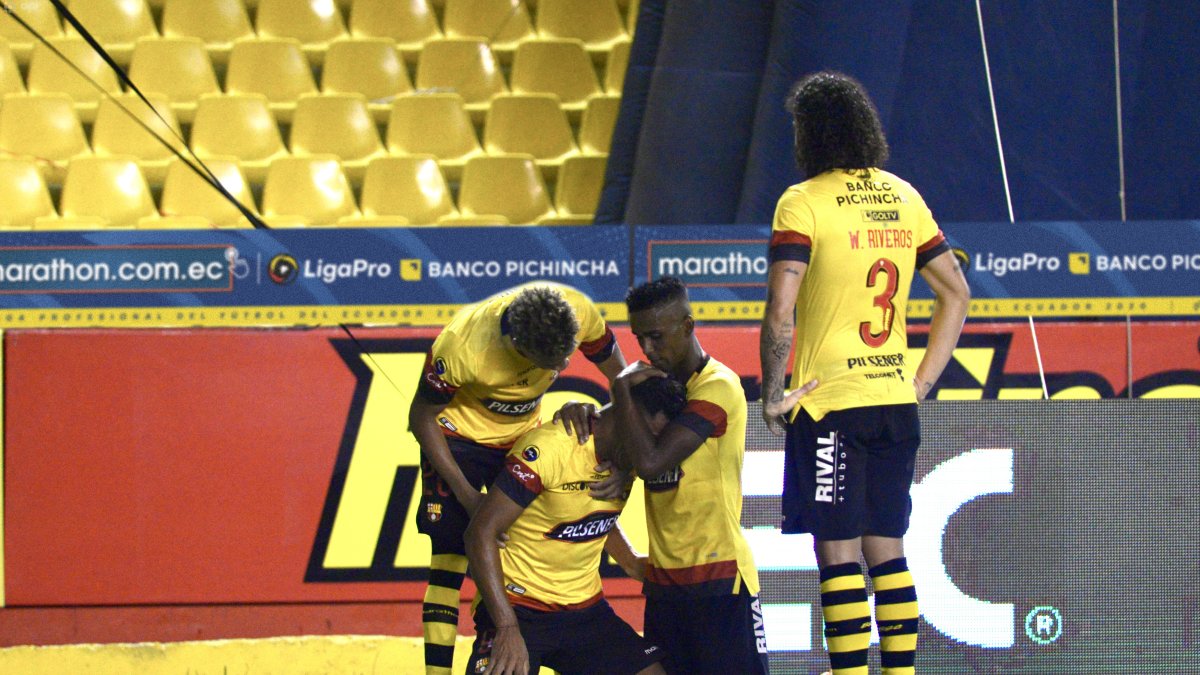 Los jugadores de Barcelona festejan un nuevo triunfo sobre los azules