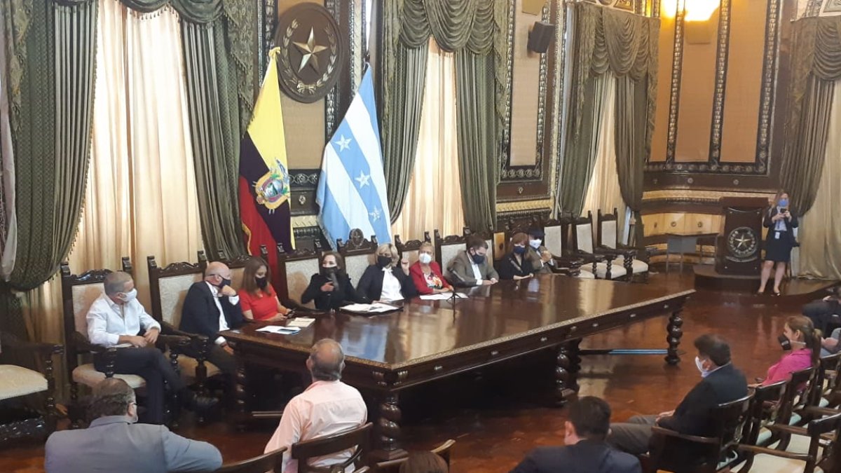 Encuentro. Los representantes de la industria turística durante la sesión de hoy, desarrollada en el Salón de la Ciudad.