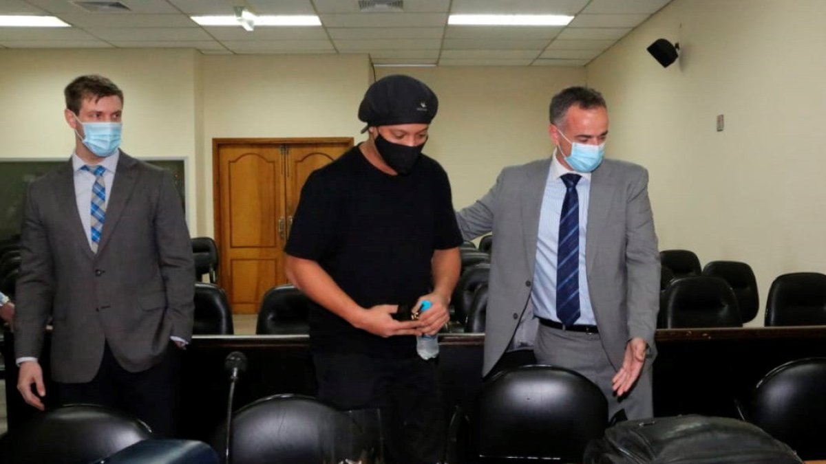 El brasileño se presentó a la audiencia con todas las medidas preventivas