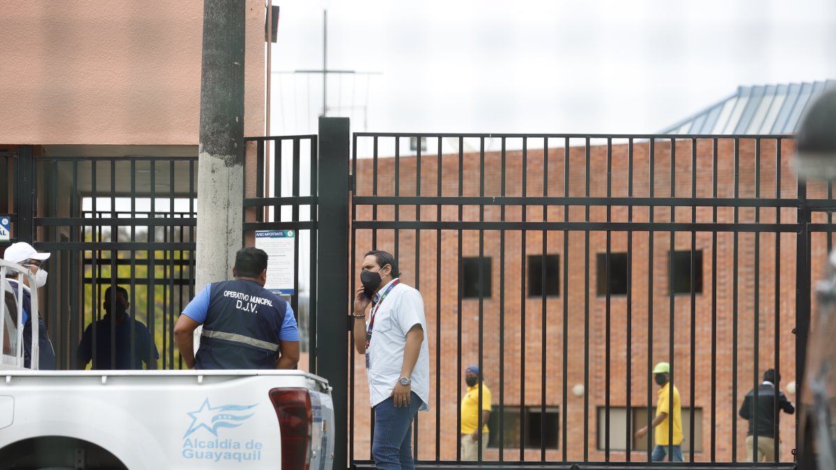 El Balandra Cruz del Sur fue inspeccionado por personal de Justicia y Vigilancia municipal.