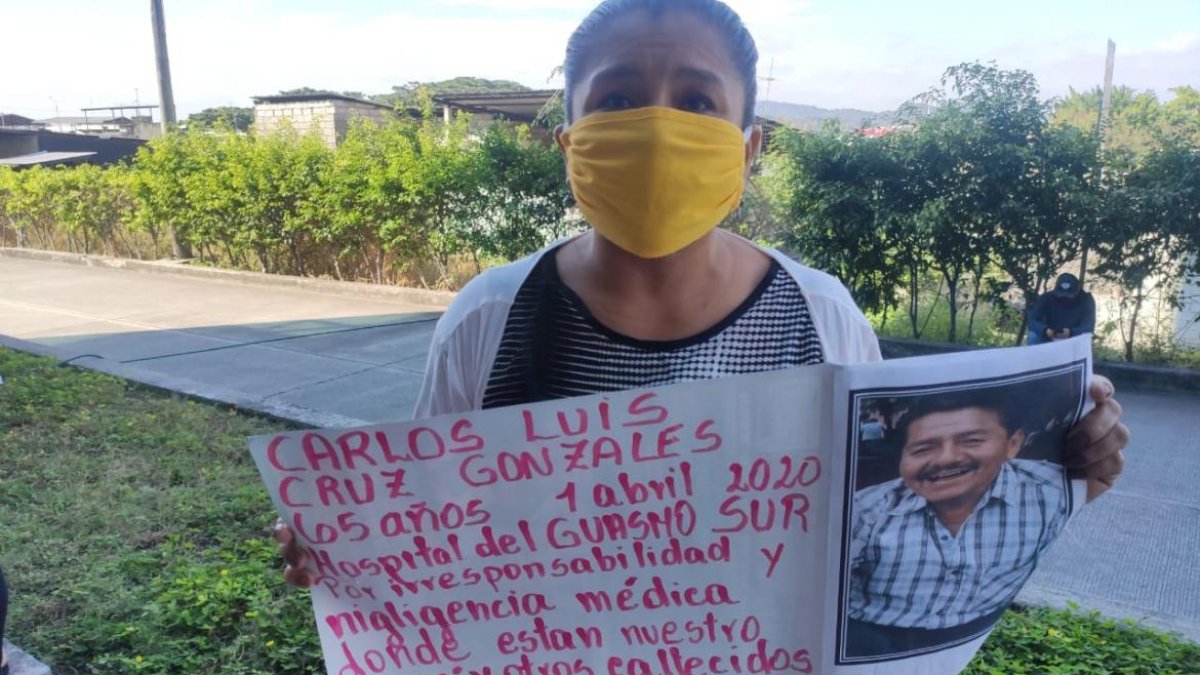 La mujer ha participado en plantones junto a otras personas quienes atraviesan por la misma calamidad.