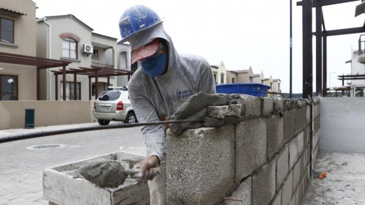 El sector constructor inmobiliario atraviesa una dura crisis desde hace al menos 5 años, aunque hay quienes afirman que muchos proyectos se han caído desde hace una década. .