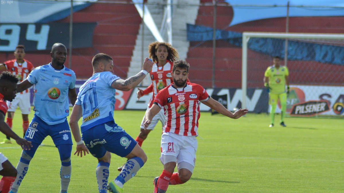 Los celestes y el Rodillo buscaron la red rival, pero la falta de puntería impidió que se obtengan los tres puntos.