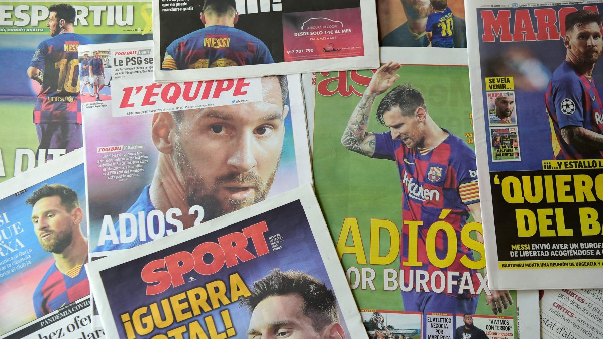 Las portadas de los diversos medios deportivos del mundo fueron para anunciar la salida de Lio del Barça.