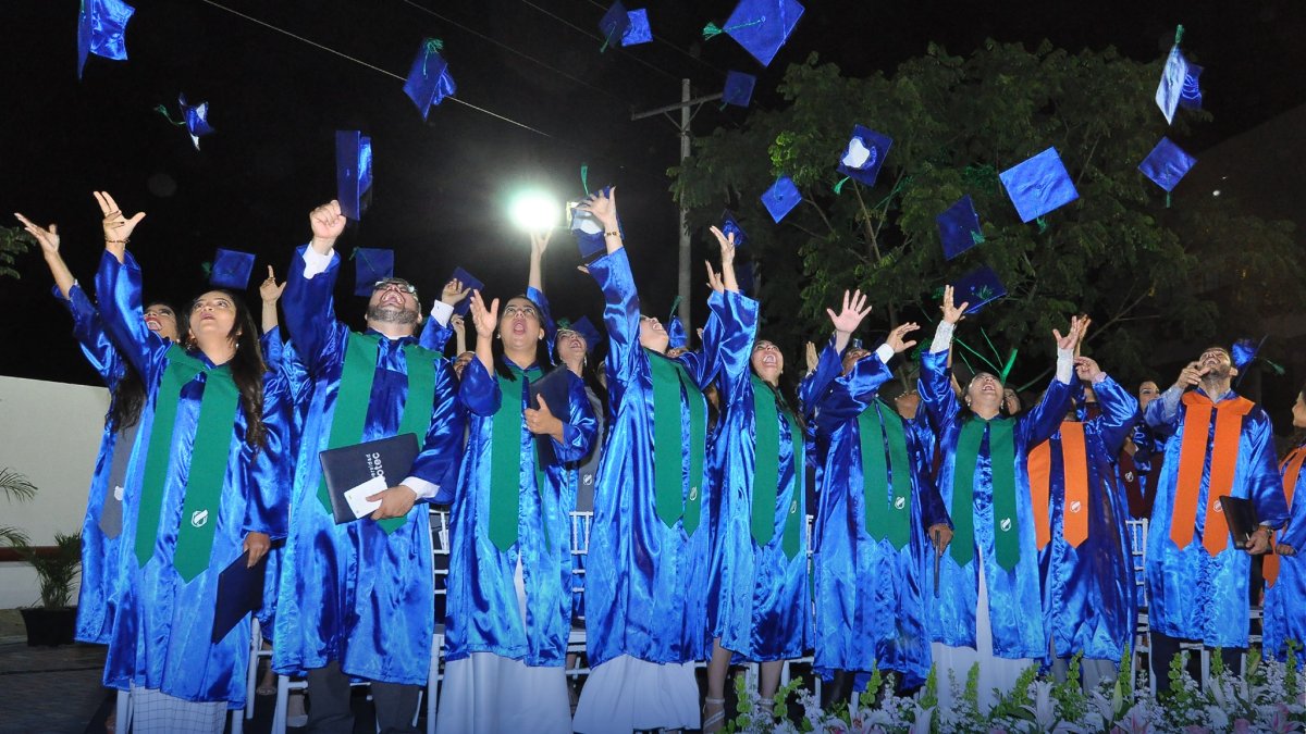 [MISSING]binding.image.description