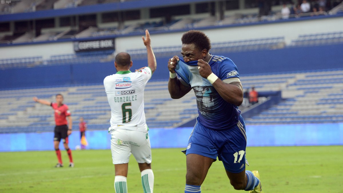 Roberto Ordóñez celebra el primer tanto de la victoria de Emelec ante Liga de Portoviejo.