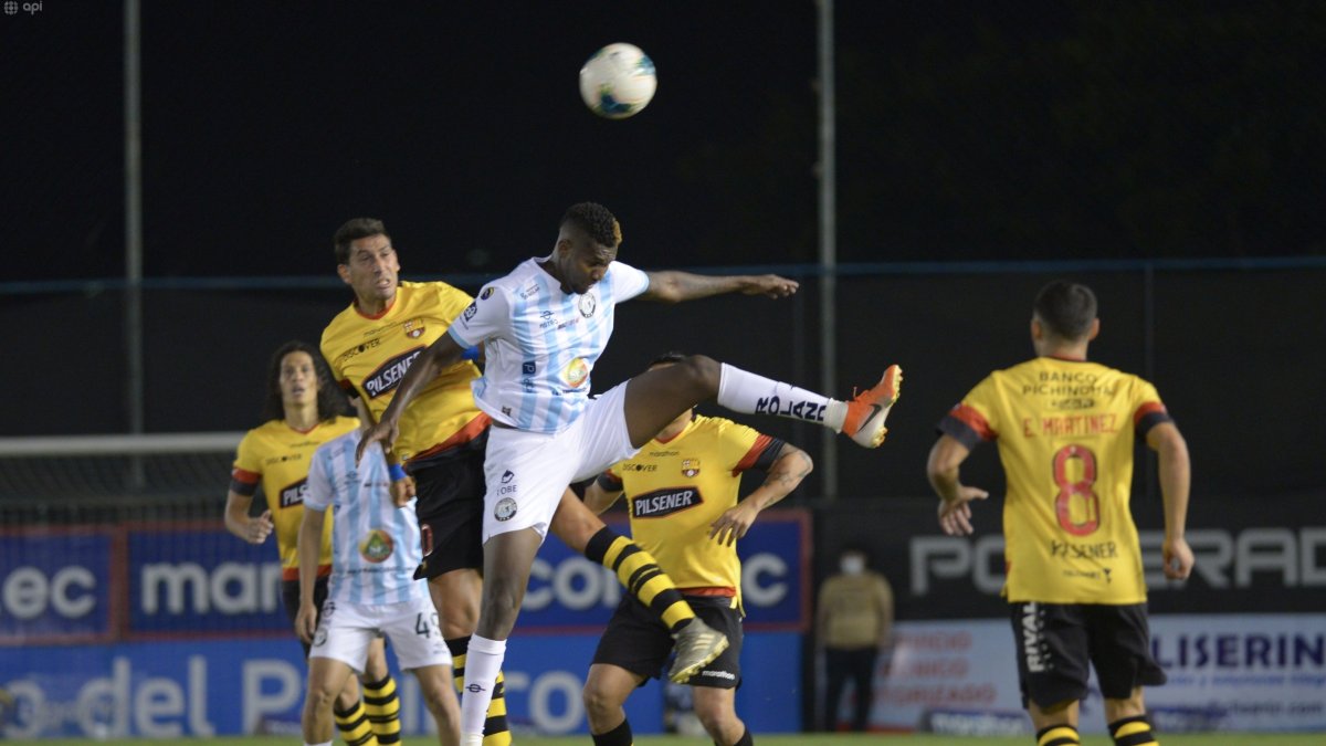 El partido se lo llevaron los celestes y deja a un Barcelona en estado de preocupación y lo peor de todo, es que se aleja de Liga de Quito que tiene 18 puntos y es líder del torneo.