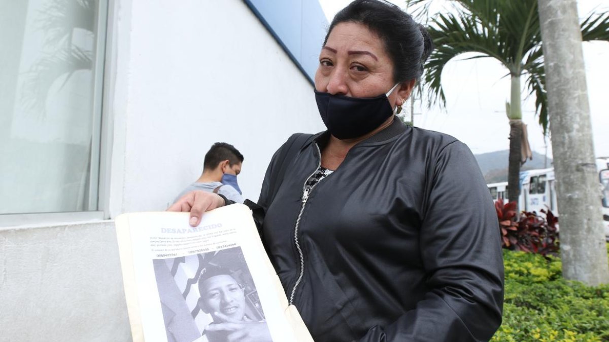 La mujer presentó una denuncia tras la desaparición del cuarto de sus vástagos, pero dos días después encontró un pedazo de su pie en una zona árida.