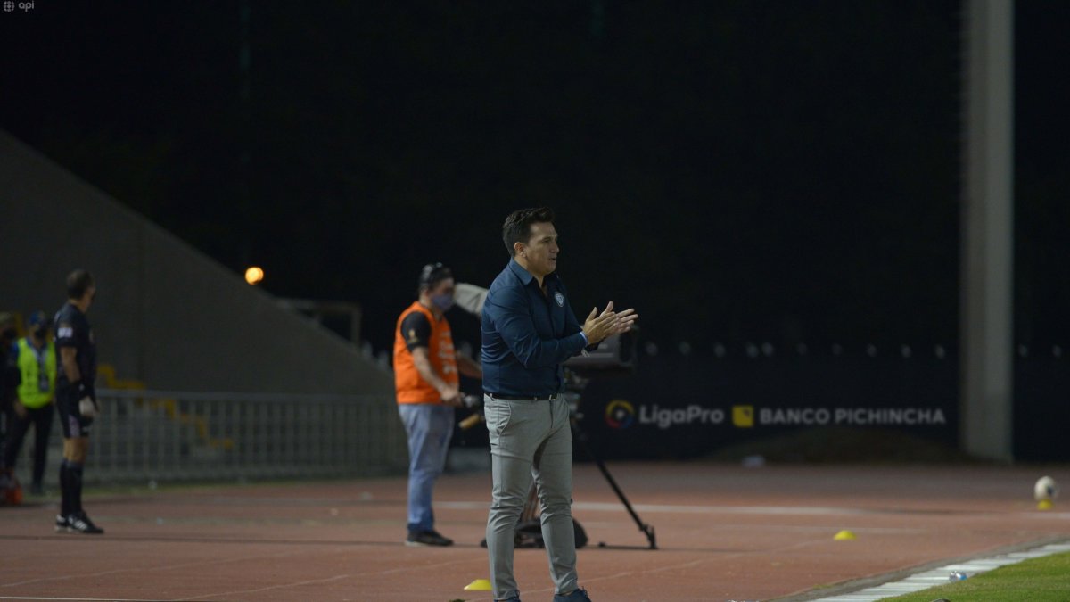Paul Gavilanez, técnico del Guayaquil City, durante el duelo donde venció a Barcelona