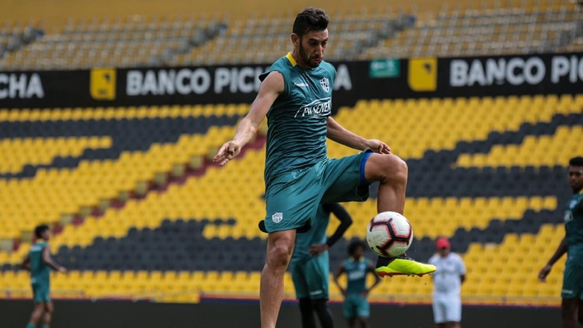 Bruno Piñatares, volante de Barcelona, interesa al popular conjunto uruguayo.