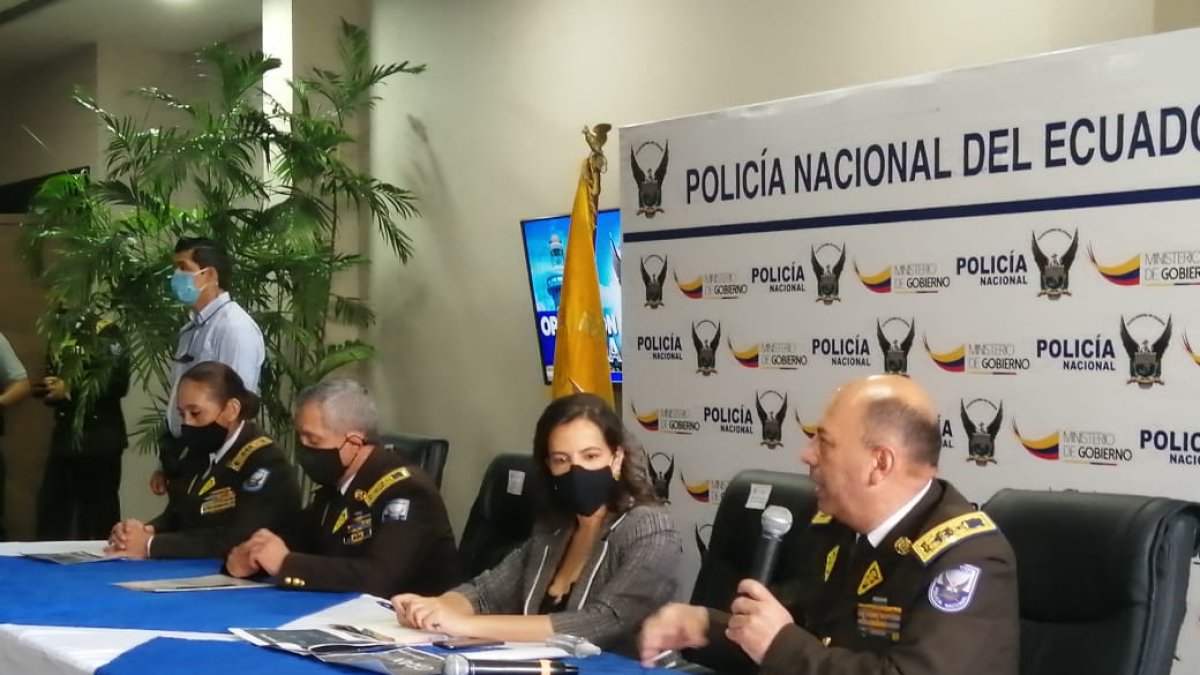 Reacción. María Paula Romo, ministra de Gobierno, responde a la Asamblea en rueda de prensa en Guayaquil.