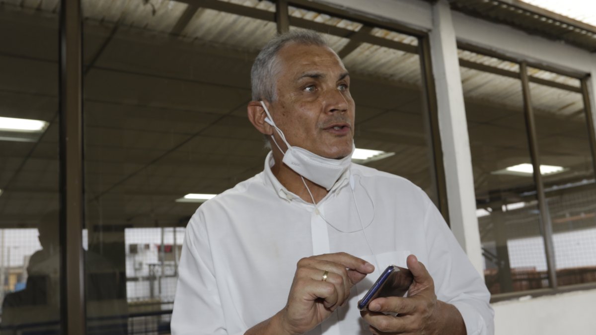El precandidato presidencial acompañó a los aspirantes a la Asamblea en Guayas por el movimiento Justicia Social a firmar su aceptación.