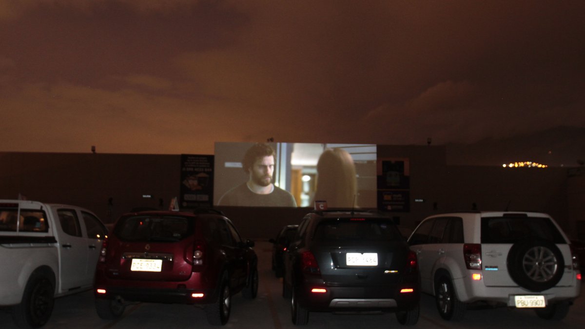 La noche del jueves dos opciones se inauguraron en la capital.