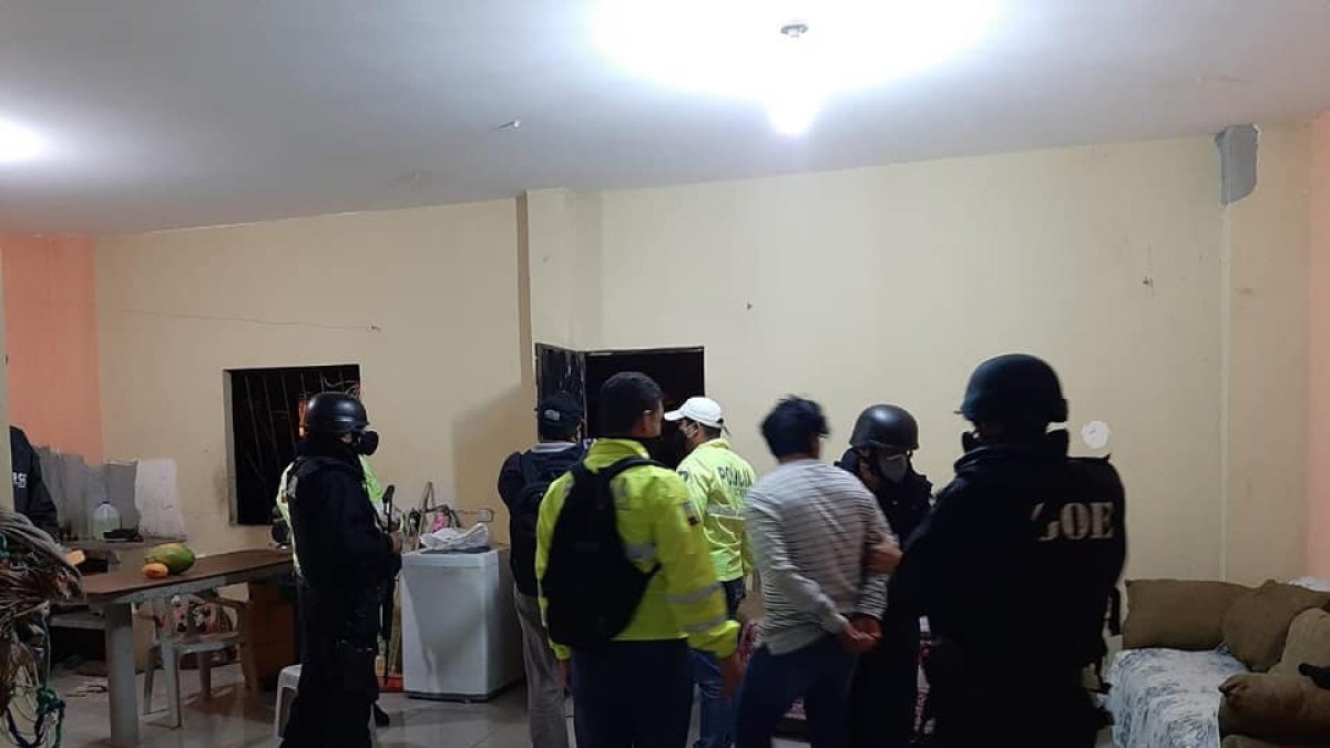 La Policía Nacional detiene a una banda en Guayaquil, en el grupo estarían dos uniformados de la ATM.