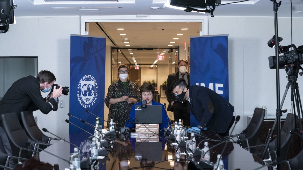 La directora del FMI, Kristalina Georgieva, en reuniones virtuales tras la pandemia de Covid-19.