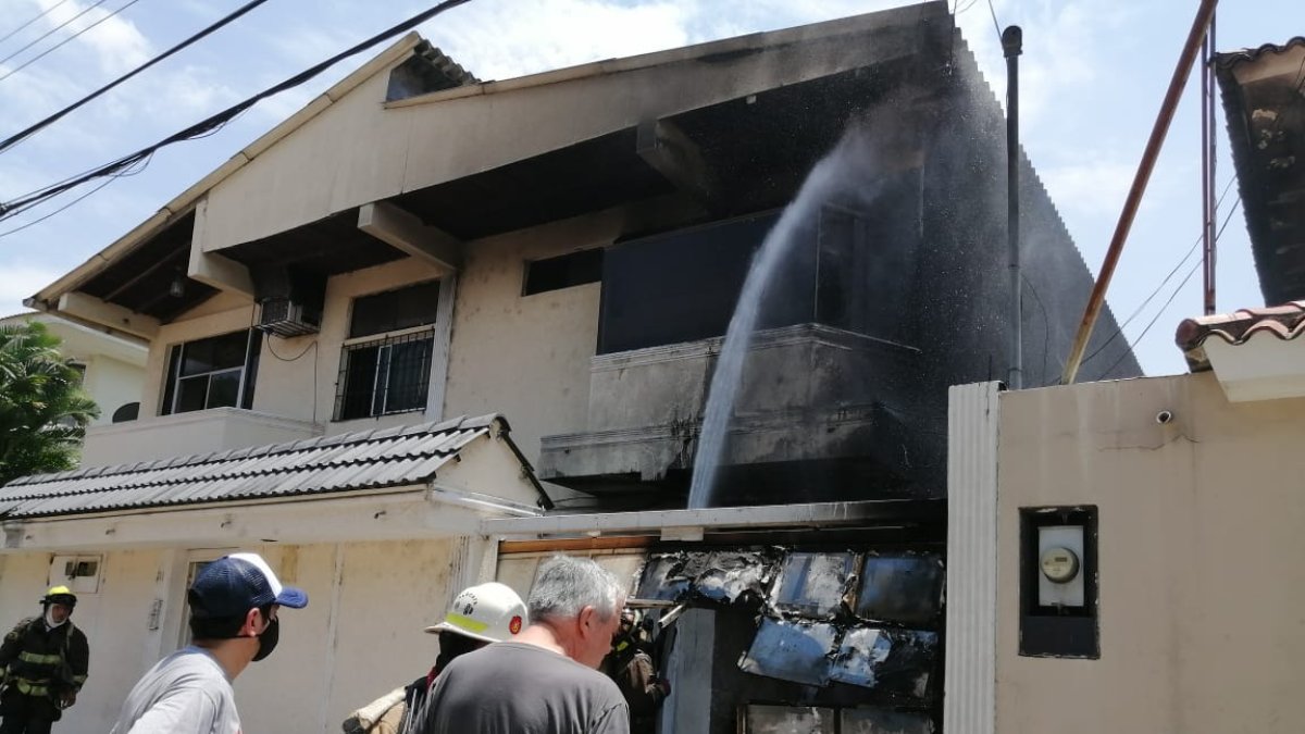 Hecho. El incidente dejó como saldo daños en dos viviendas.