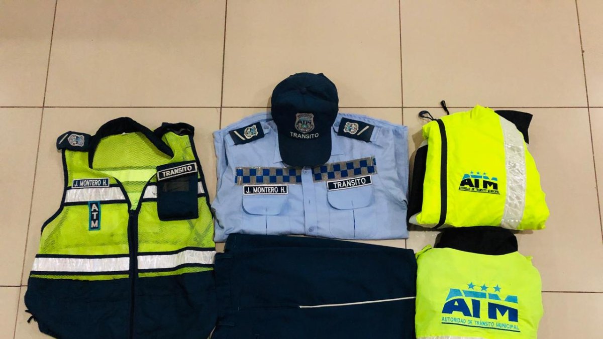 Hecho. Estas son algunas de las prendas de vestir que fueron encontradas en el operativo y constan como pruebas.