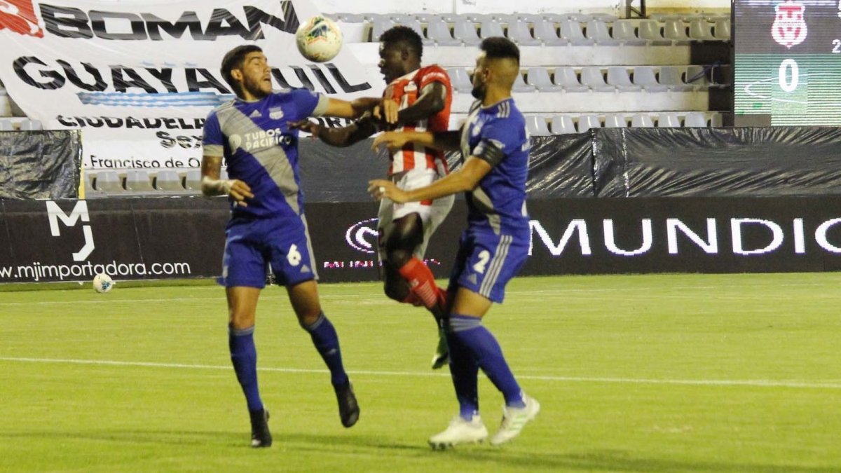 Los errores defensivos condenaron a Emelec a una nueva derrota, esta vez ante Técnico Universitario.