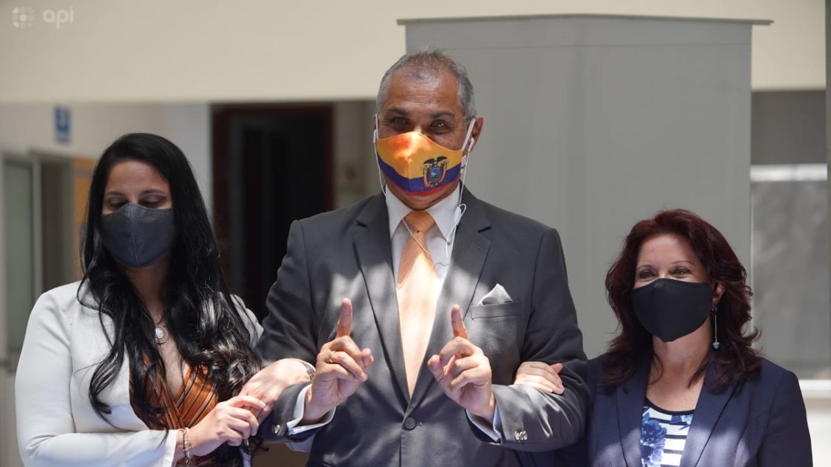 Fabricio Correa inscribió hoy su candidatura a la Presidencia.