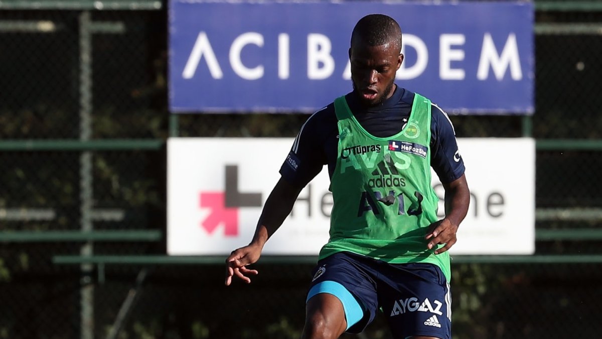 El delantero ecuatoriano Enner Valencia fichó por el Fenerbahce de Turquía.