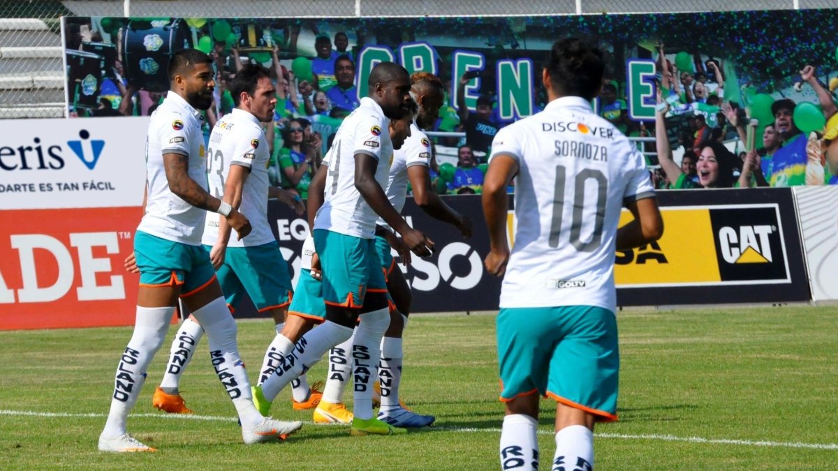 Los jugadores de Liga de Quito festejan ante Orense por la fecha 9 de la LigaPro