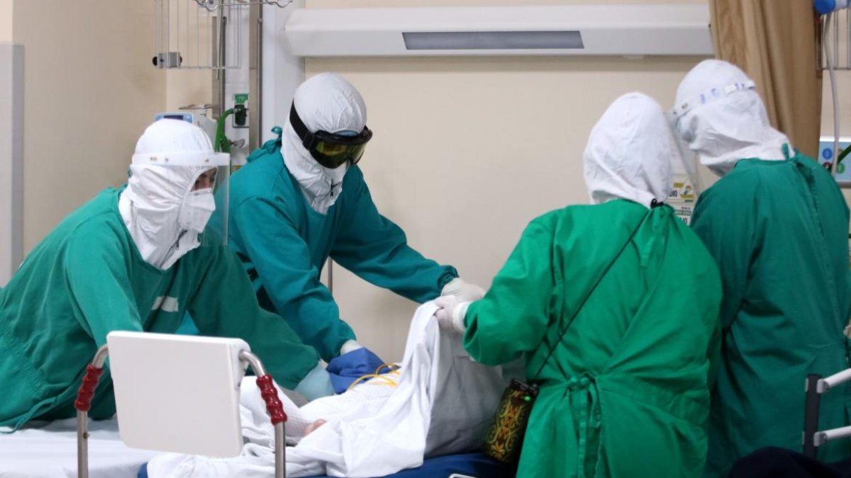 Los expertos creen que pueden existir varios pacientes que estén reinfectados y sean asintomáticos. Estos podrían estar infectando a más personas.