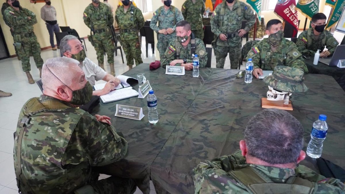 El ministro de Defensa, Oswaldo Jarrín, en Sucumbíos