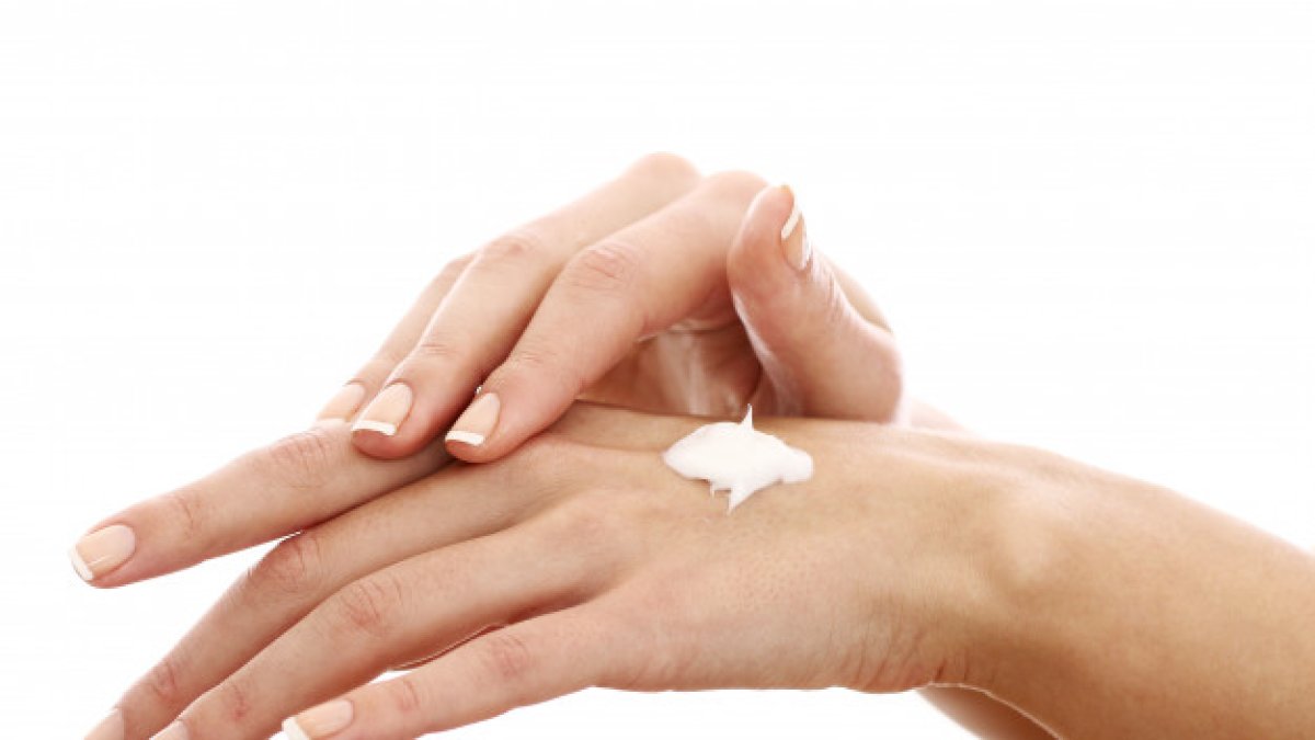 Es importante mantener la hidratación de las manos para evitar que se agrieten.