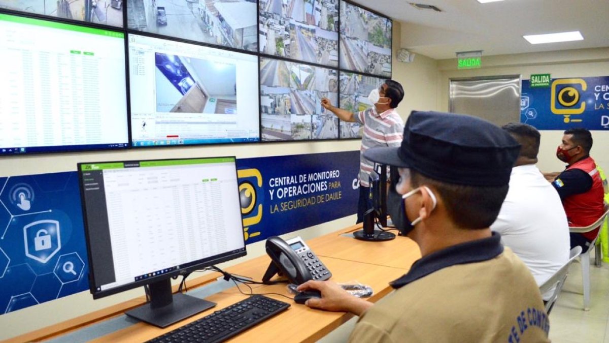 Desde el edificio municipal se controlan las 25 videocámaras de Daule, con la ayuda de elementos de varias entidades.