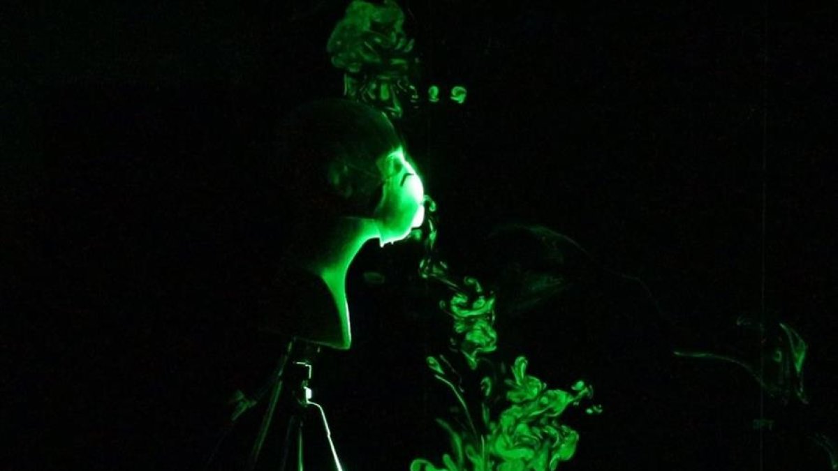 Simulación realizada, para fines científicos, con una mascarilla N95 con válvula