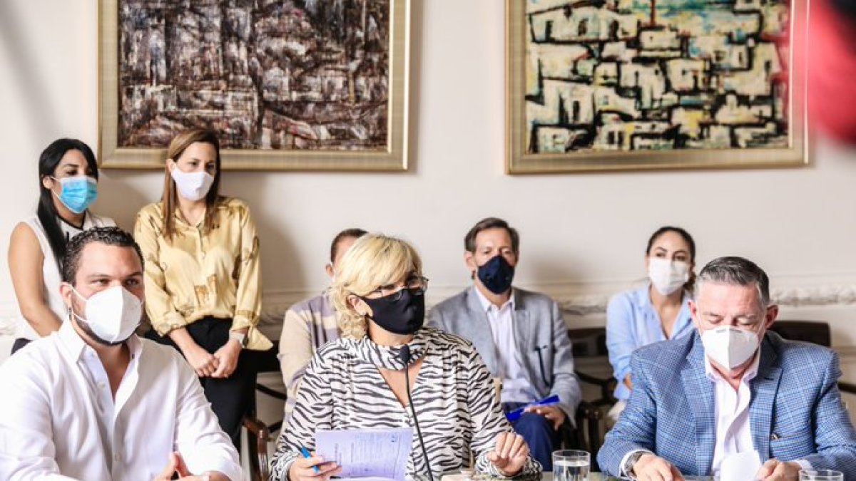 Sesión. Viteri realizó el anuncio de las medidas este martes 1 de septiembre.