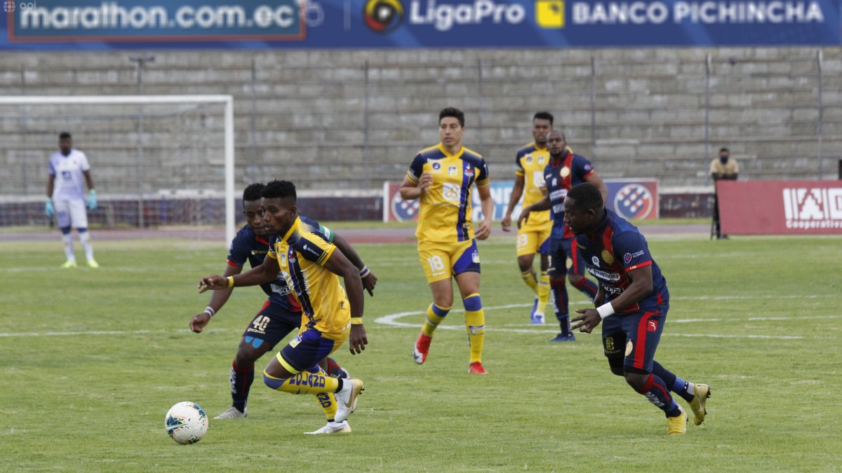 Delfín se encontró encerrado y no pudo pelear por el empate en Riobamba.