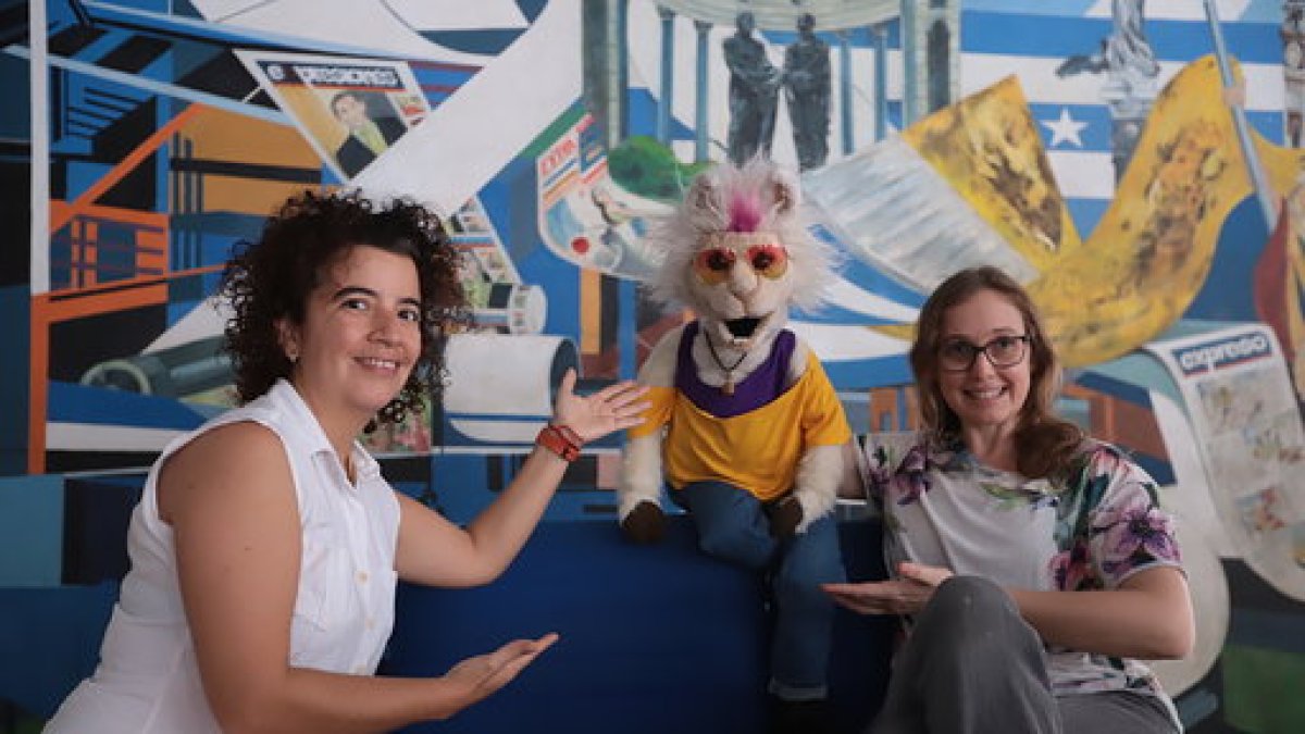 Alexandra, la llama Nina y Valeana, las protagonistas del proyecto educativo.