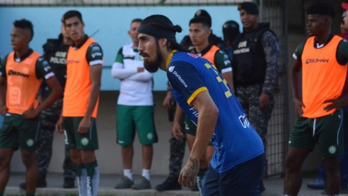 Óscar Benítez dejó un mensaje en sus redes sociales y abrió una polémica a la interna del campeón.