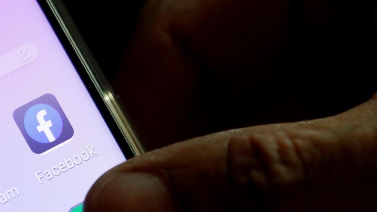 Facebook busca desmarcarse de las críticas con acciones concretas.