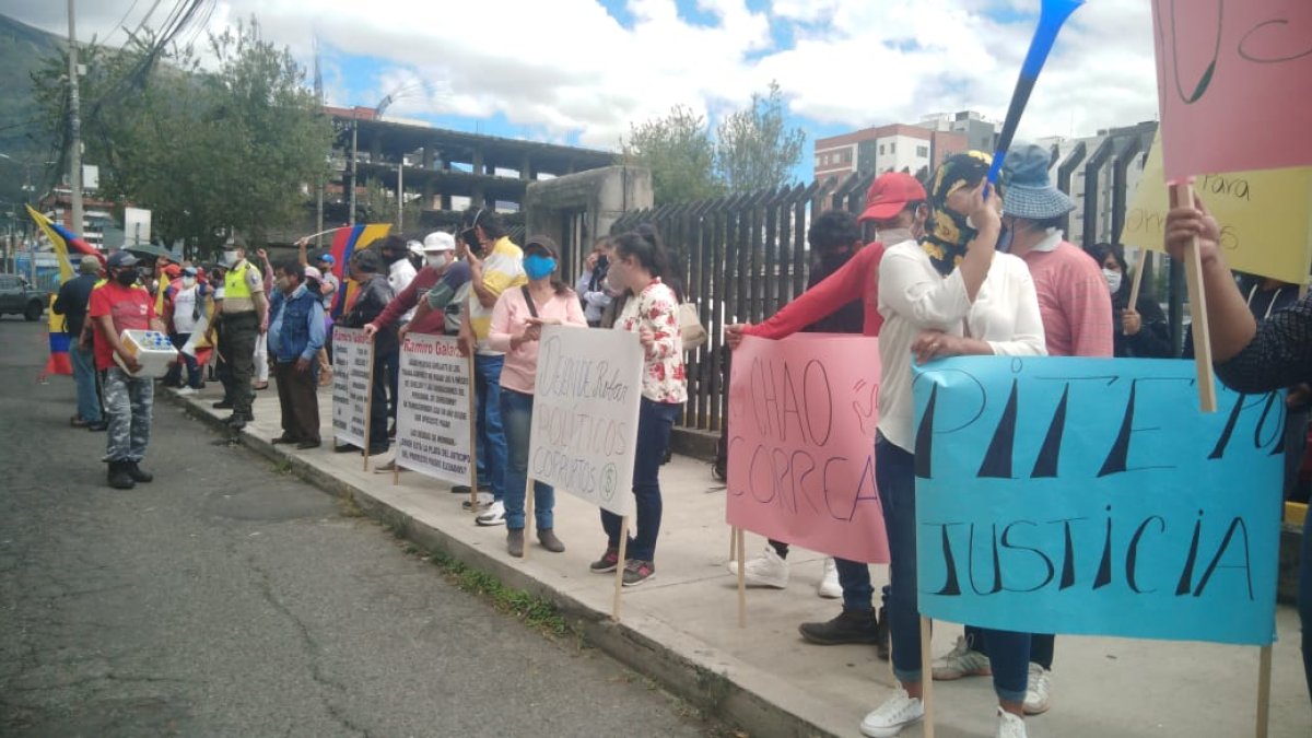 Simpatizantes y detractores del expresidente Rafael Correa coincidieron en la Corte por la casación en Sobornos