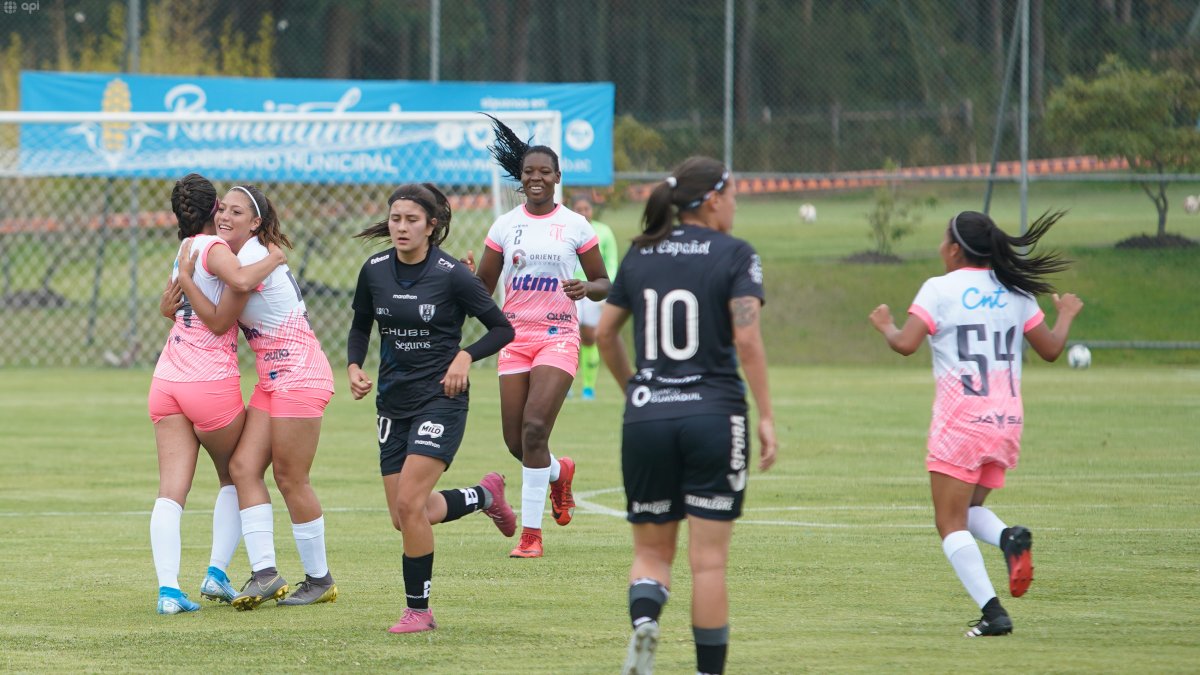 Ñañas dominó el encuentro ante las Dragonas del Independiente del Valle disputado en el complejo de Chillo Jijón.