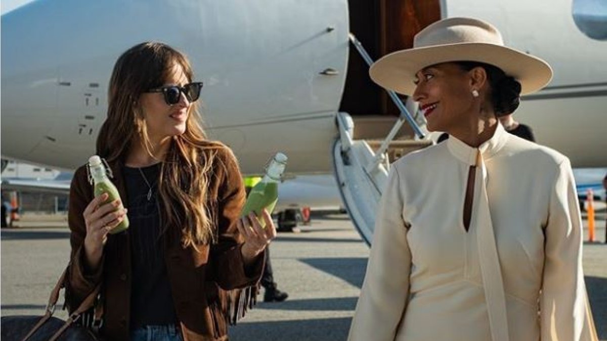 Dakota Johnson y Tracee Ellis Ross protagonizan esta cinta cuyo estreno estaba previsto para el mes de mayo de este año.